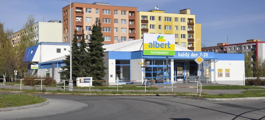 Prodejna Albert v obytné zástavbě